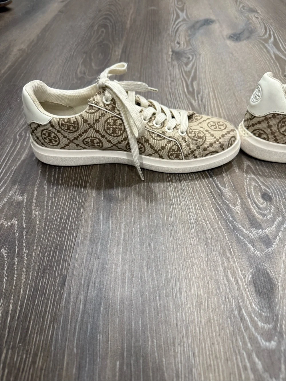 Tory Burch Howell Court Tan Logo Canvas Sneakers 6m comes with extra laces